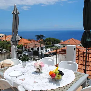 Vila Rosa - Renovated House Overlooking The Sea Maison d'hôtes